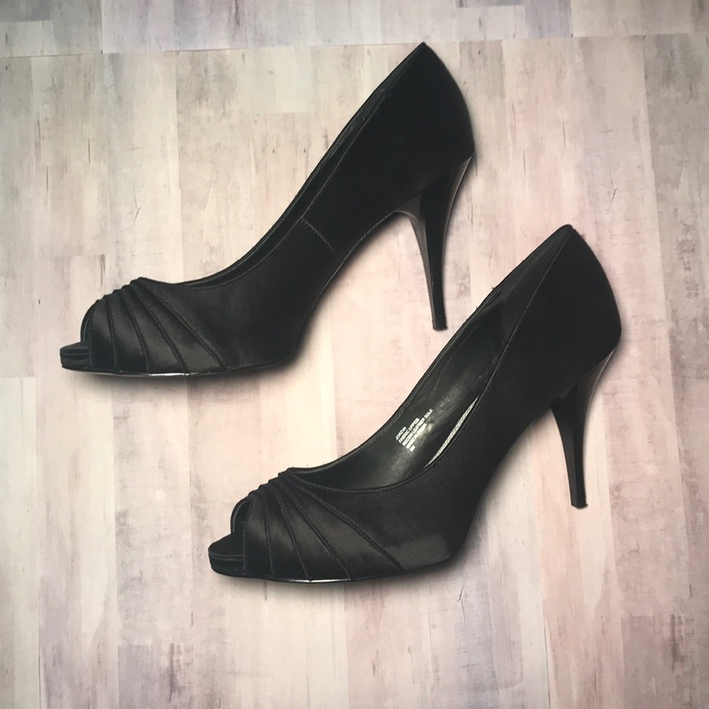 White House Black Market Black Jordin High Heels